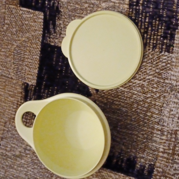 4/$40 New Greenish Yellow Tupperware Thatsa Extra Mini Bowl - 600 mL - Picture 2 of 6
